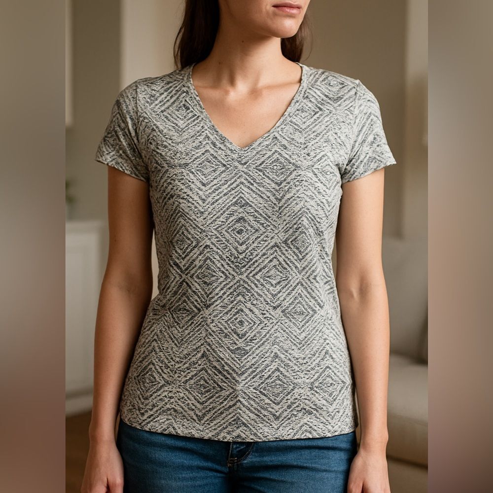 Mossimo Target Y2K Geometric Tribal Print V Neck T Shirt Gray White Small